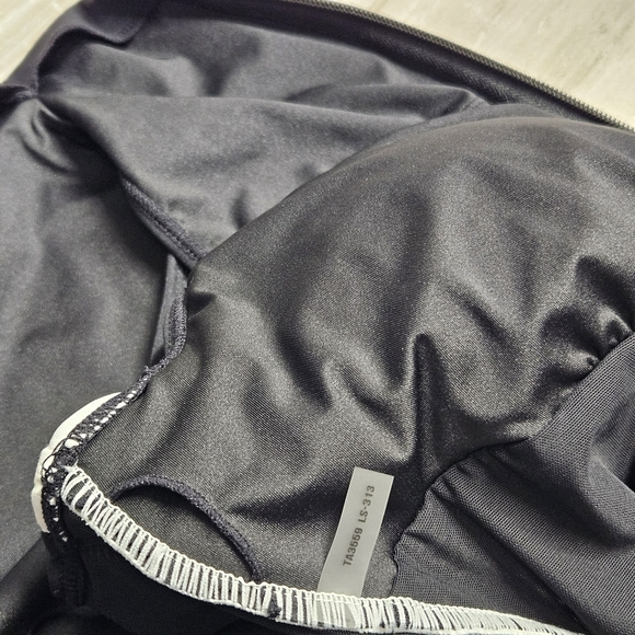 TA3 Sleeveless Surfy One Piece Swimsuit Size XL Short Black/White - Picture 15 of 15